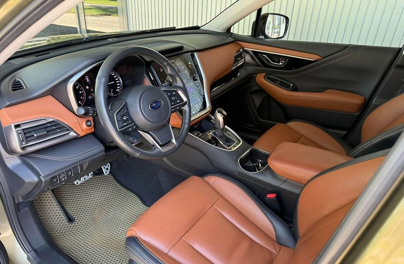 Subaru Outback 2.5i 4WD Touring Hnědá kůže - fotka 5 z 10