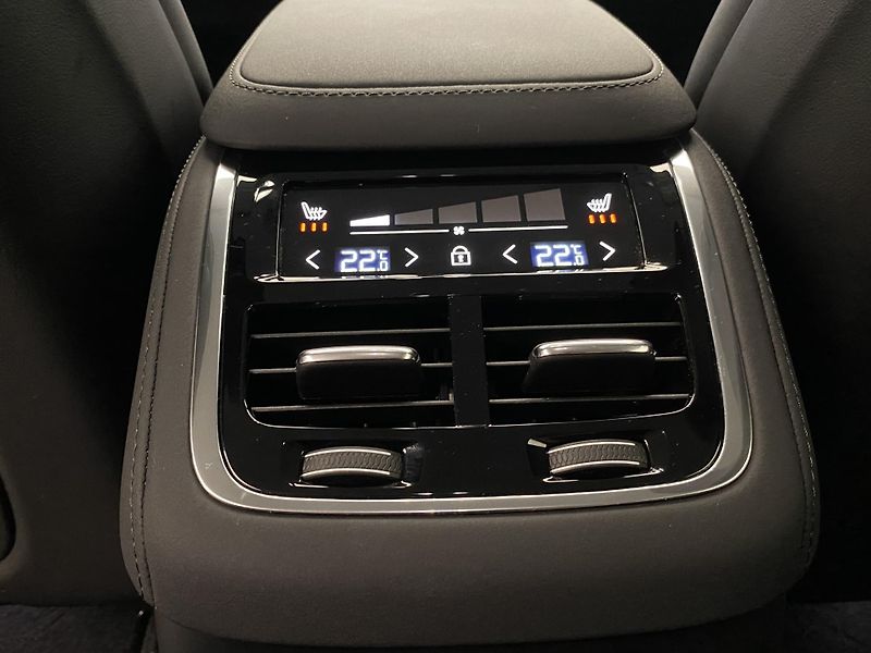 Volvo XC90 T8 AWD RECHARGE CORE AUT CZ 7m - fotka 32 z 59