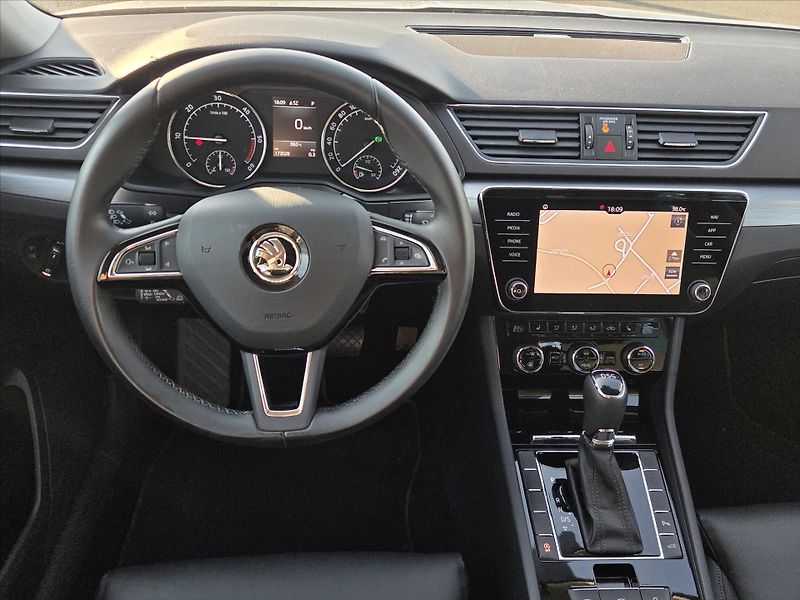 Škoda Superb 2,0 TDi DSG Style Plus DPH ČR - fotka 14 z 25