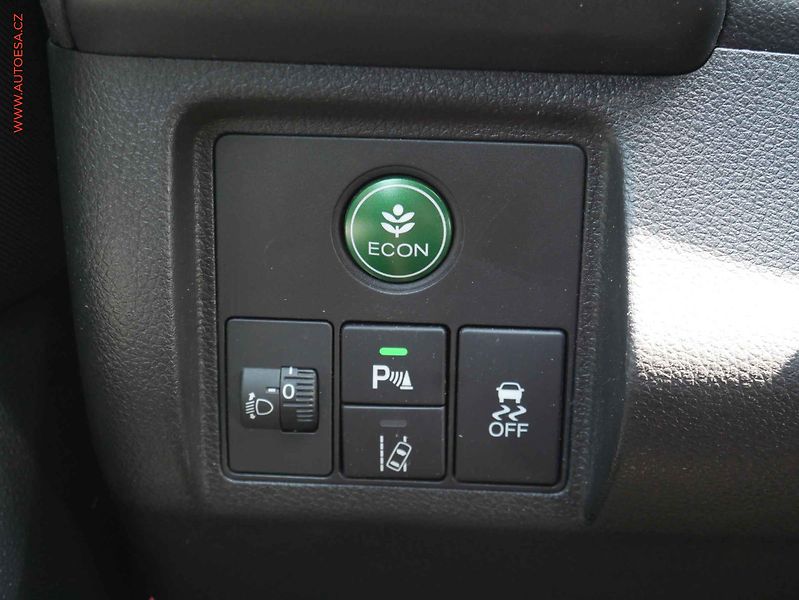Honda HR-V (2016) 1.5 VTEC, 1.maj,ČR, AT, park - fotka 19 z 19