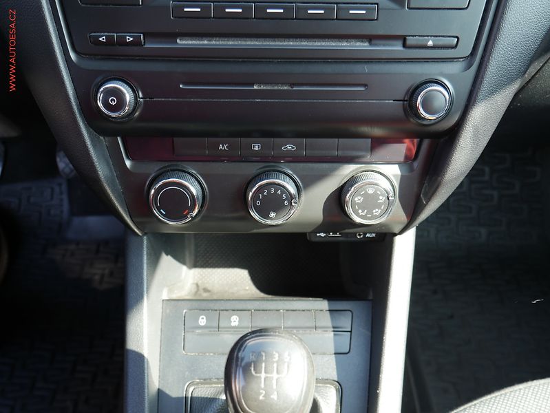 Škoda Octavia (2014) 1.6TDI, AC, temp, STK2/28 - fotka 13 z 14