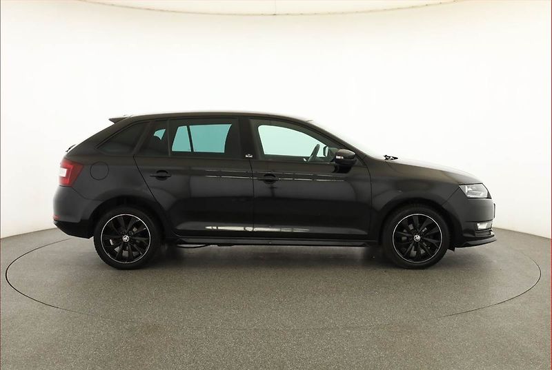 Škoda Rapid (2017) Spaceback 1.0 TSI, Xenony - fotka 6 z 16