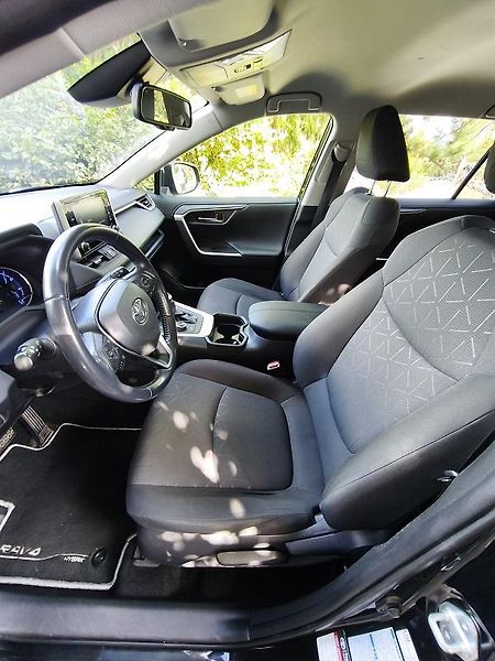 Toyota RAV4 (2021) 2.5 Hybrid   - fotka 11 z 17