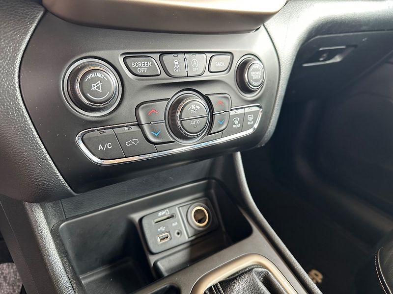 Jeep Cherokee (2017) 2.0D NAVI,VÝHŘEV SED, ČEŠTINA - fotka 15 z 17