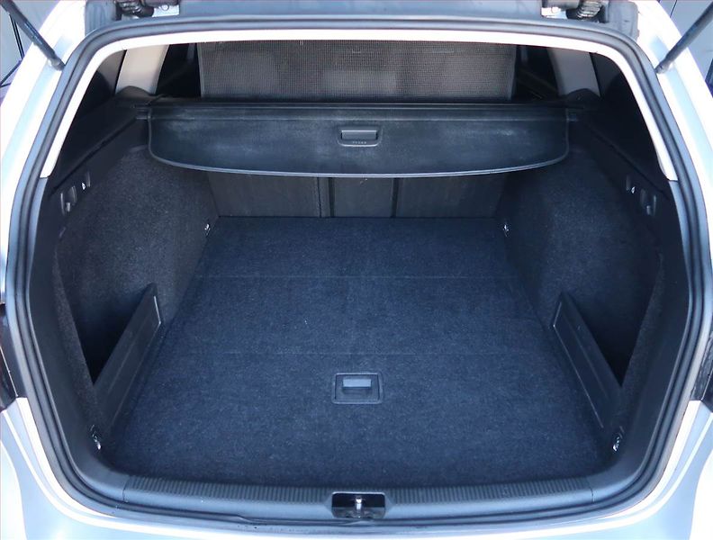 Volkswagen Passat (2013) 2.0 TDI, Automat, Navi, Xenony - fotka 14 z 17