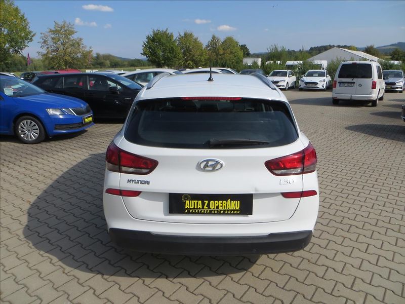 Hyundai i30 1,6 CRDi 85kW Komfort ČR DPH - fotka 6 z 23