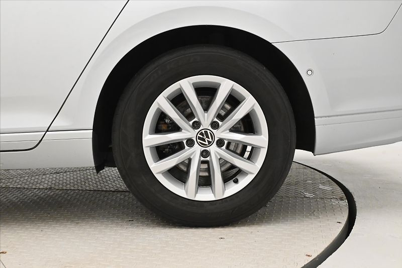 Volkswagen Passat 2,0 TDI 110kW DSG Business Zár - fotka 31 z 31