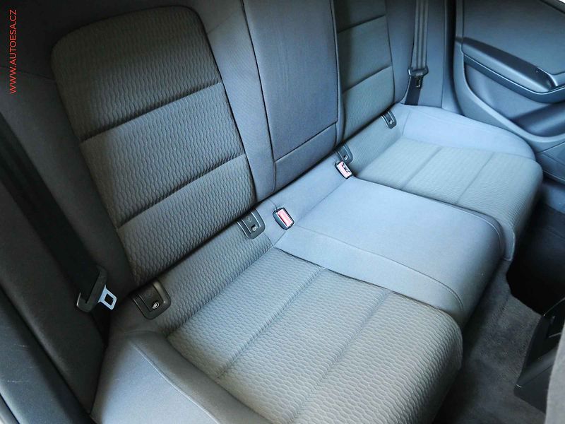 Audi A5 (2010) 2.0TDi, AC, park.čidla - fotka 12 z 16