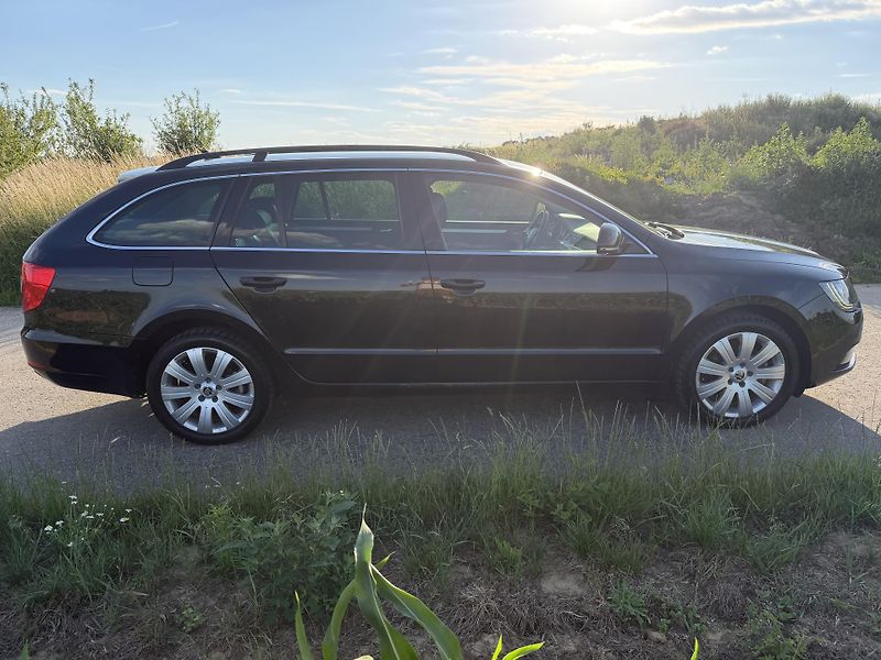 Škoda Superb (2014) 2,0TDI 125kW DSG ELEGANCE - fotka 4 z 81
