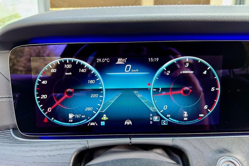Mercedes-Benz Třídy E (2020) E 220d 4Matic AMG Line - fotka 57 z 112