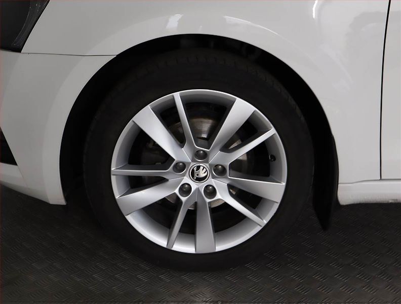 Škoda Octavia (2018) 1.6 TDI, Navi, Tempomat - fotka 15 z 18