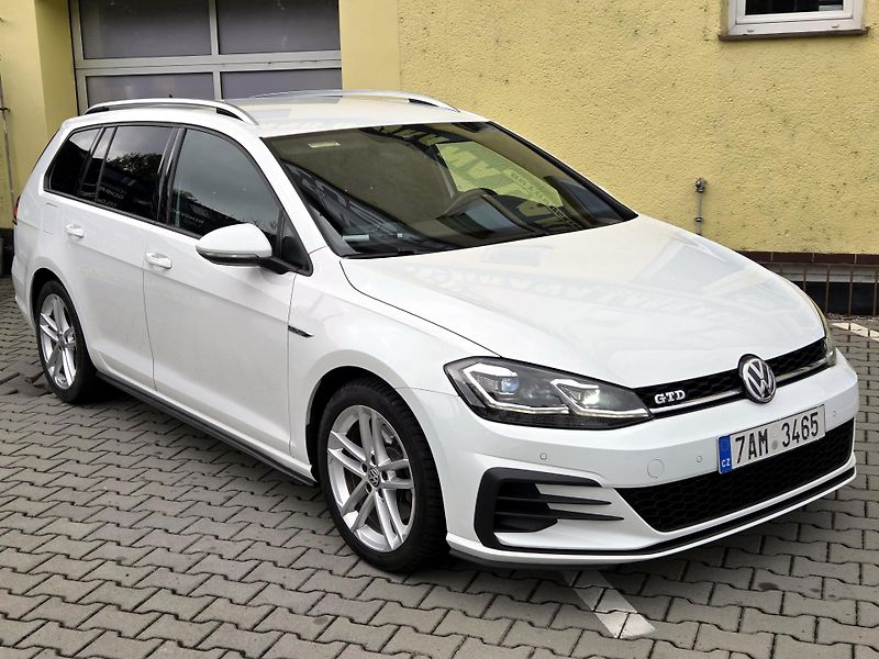 Volkswagen Golf 2,0GTD 135kW DSG, DPH, SERVIS  - fotka 6 z 51