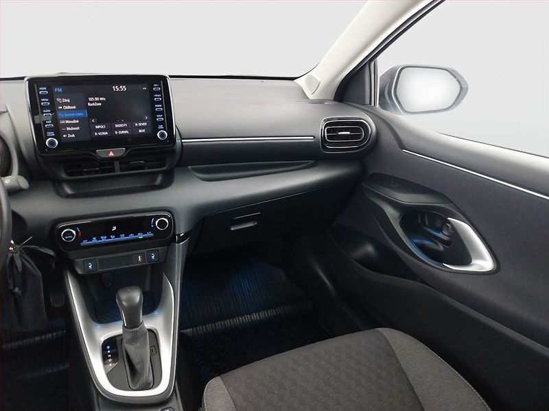 Toyota Yaris (2023) Style 1.5 VVT-i Hybrid - fotka 8 z 18