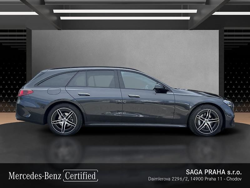 Mercedes-Benz Třídy E E-Třída 220 d 4MATIC kombi AMG - fotka 3 z 21