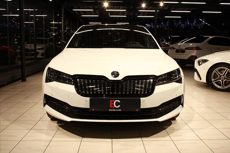 Škoda Superb iV DSG Sportline  5let/100tkm - fotka 2 z 32