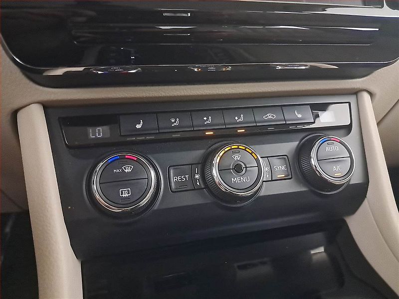 Škoda Superb (2015) Laurin&Klement 2.0 TDI - fotka 30 z 30