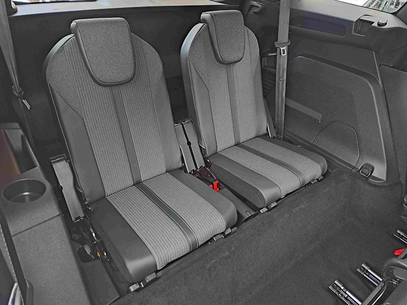 Peugeot 5008 (2022) 1,2 PT ALLURE LED ALU PDC NAVI - fotka 13 z 24