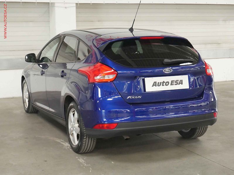 Ford Focus (2015) 1.5 TDCi, Navi, AC, park - fotka 4 z 23