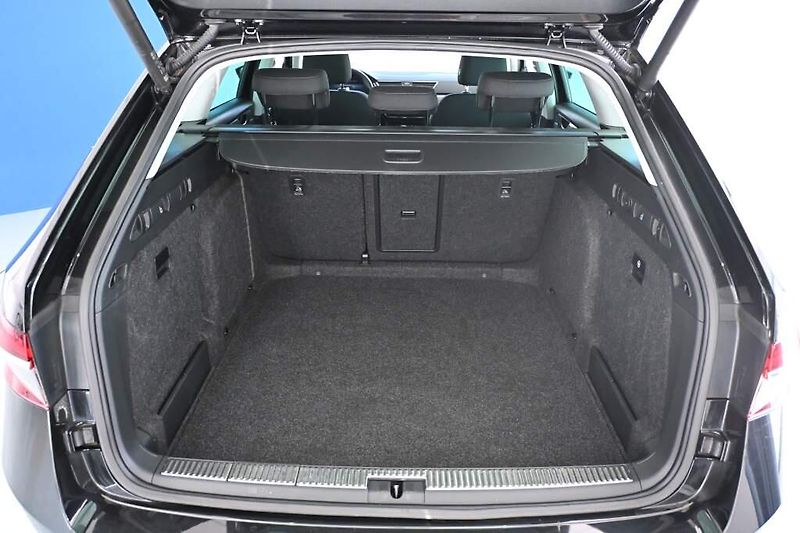 Škoda Superb (2022) 2.0 STYLE 147 KW DSG MATRIX LE - fotka 8 z 35