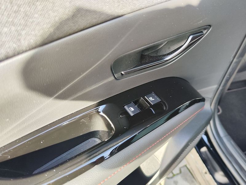 Hyundai Tucson 1.6 T-GDI/158kW HEV N-Line PRM - fotka 13 z 44