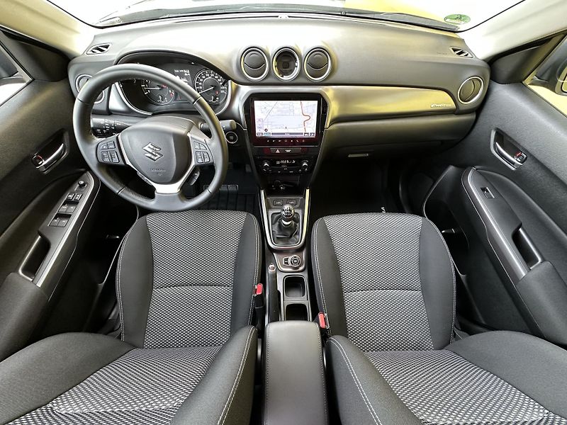 Suzuki Vitara (2024) 4x4*1.4 hybrid/95Kw * 1.Maj.  - fotka 9 z 38