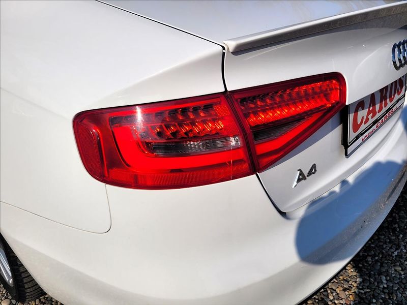 Audi A4 2,0 TDI,S-line,navi,výhřev,xen - fotka 35 z 41
