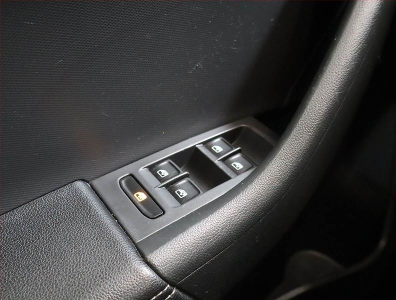 Škoda Rapid (2019) 1.0 TSI, Vyhř. sedaček - fotka 16 z 19