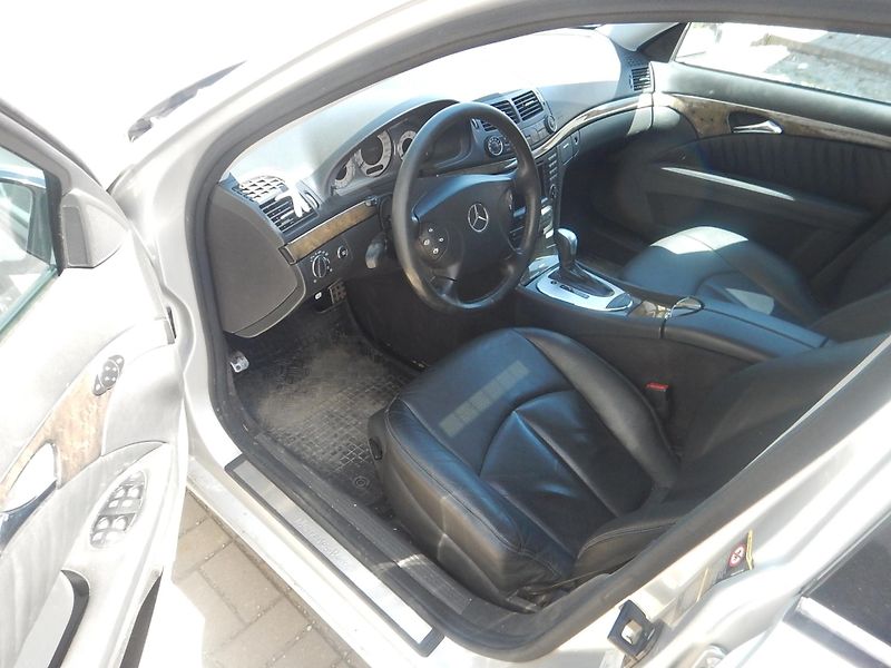 Mercedes-Benz Třídy E E 350 4MATIC, DIGIKLIMA - fotka 9 z 32