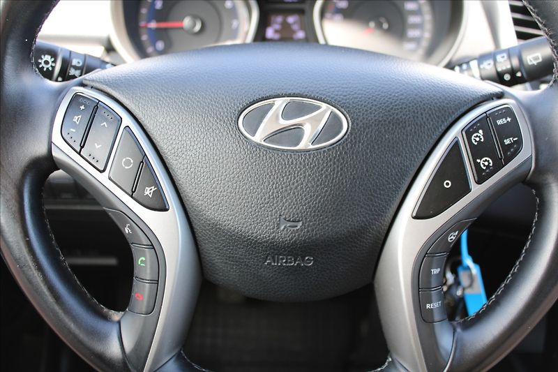 Hyundai i30 1,6 i  NOVÉ V ČR - fotka 13 z 36