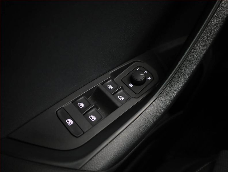 Škoda Karoq (2018) Ambition 2.0 TDI, 4X4 - fotka 18 z 20