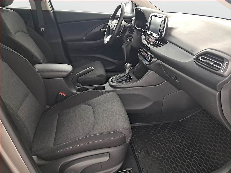 Hyundai i30 (2023) Smart 1.0 T-GDI - fotka 9 z 19