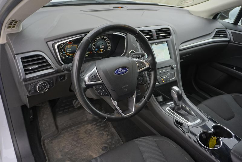 Ford Mondeo (2016) 1.5i 118 kW ECOBOOST AUTOMAT - fotka 8 z 22