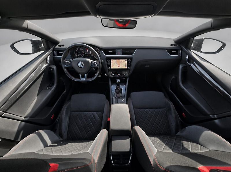 Škoda Octavia (2018) RS 2.0 TDi 135KW DSG - fotka 13 z 23