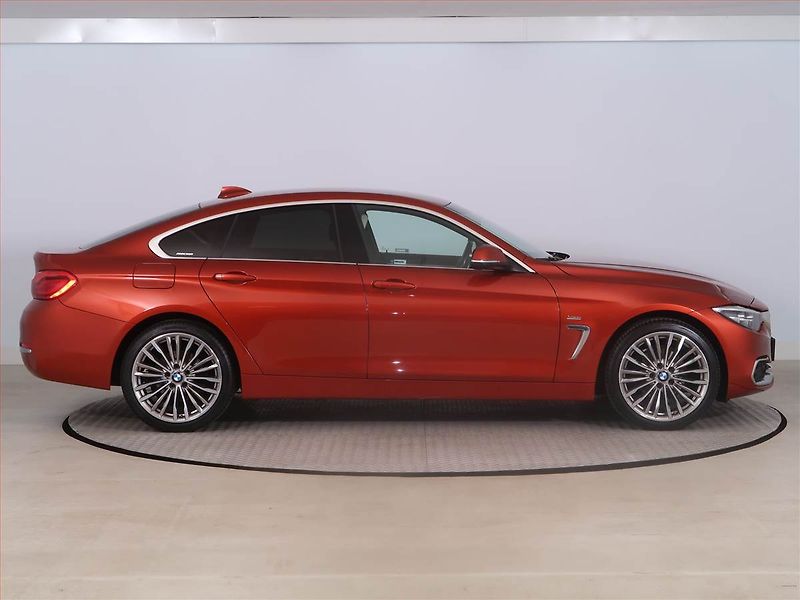 BMW Řada 4 (2017) Sport Line 420d xDrive, 4X4 - fotka 6 z 25