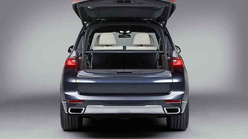 BMW X7 vs. Mercedes GLS vs. Volvo XC90 vs. Audi Q7