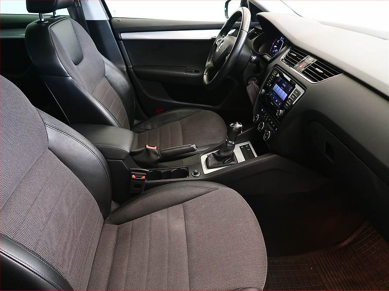 Škoda Octavia (2015) 1.8 TSI, Automat, Serv.kniha - fotka 9 z 17