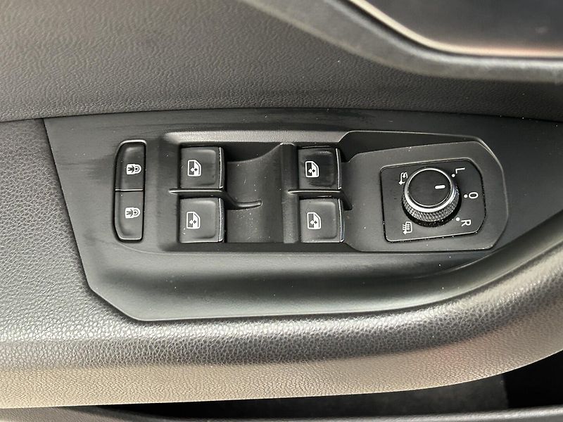 Volkswagen Touareg 3.0 TDI 4x4 R-Line - fotka 14 z 31