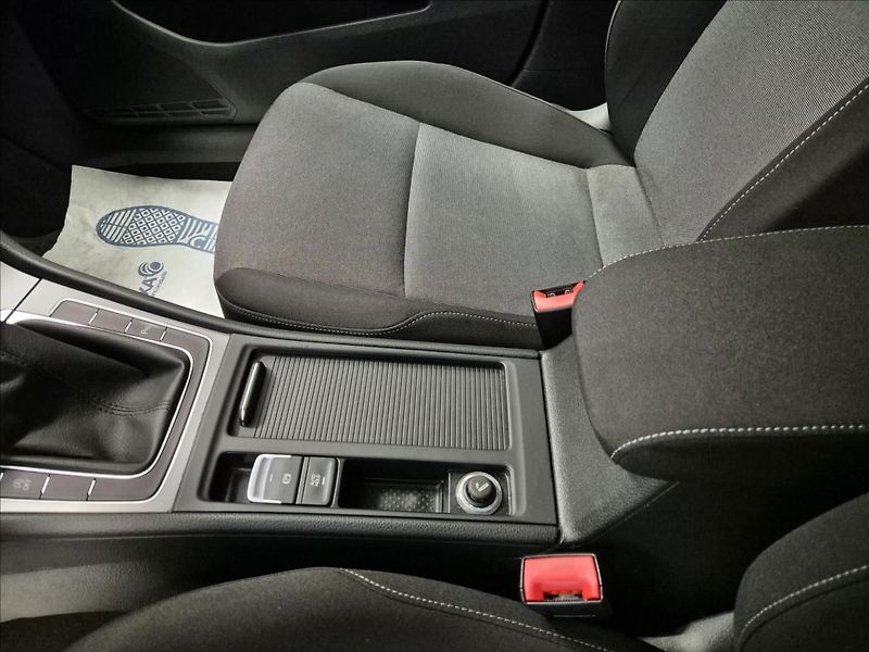 Volkswagen Golf 1.2 TSI EDITION - fotka 16 z 22
