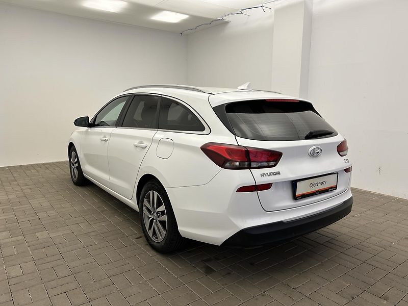 Hyundai i30 1.6 CRDI Style - fotka 22 z 24