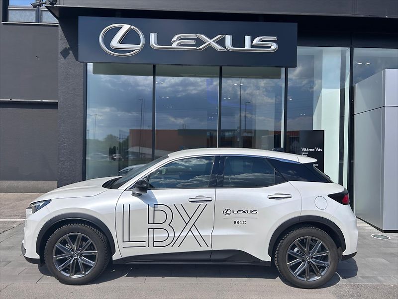Lexus LBX 1,5   Elegant Tech Black - fotka 2 z 11