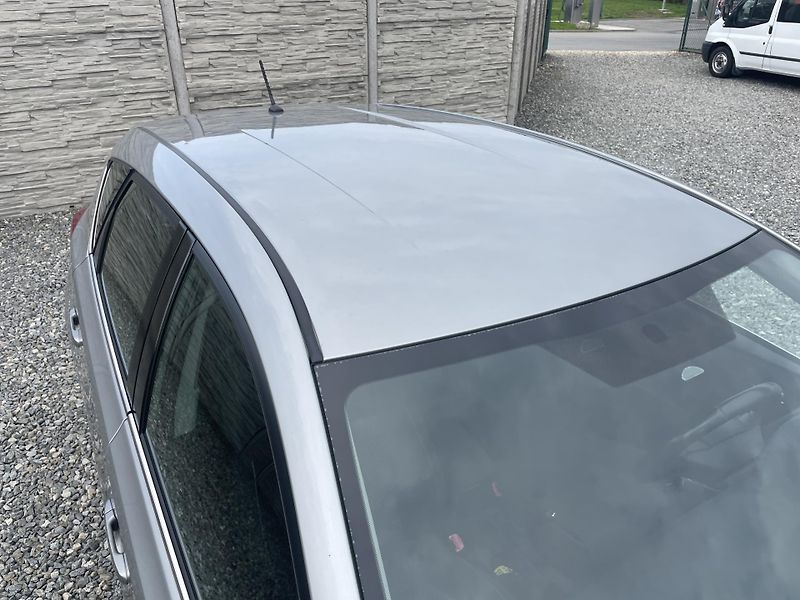 Toyota Auris 1.8i 16v HYBRID AUT SERVIS TOP - fotka 53 z 172