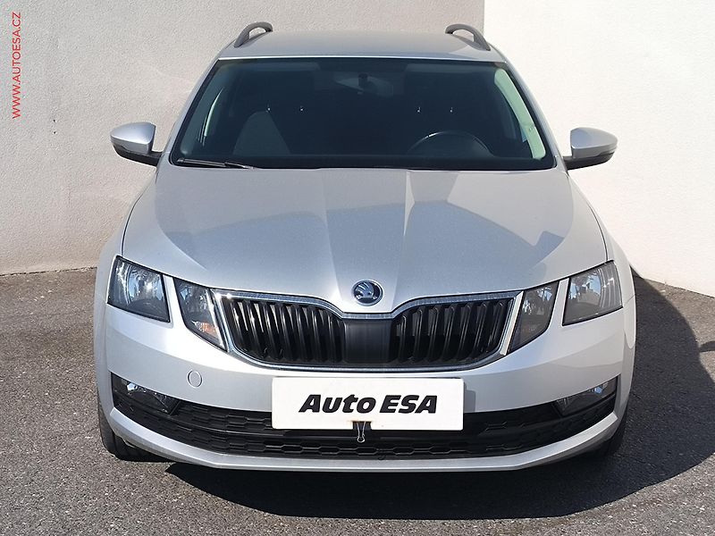 Škoda Octavia (2018) 1.6TDi, ČR, Ambition, zámek - fotka 2 z 18