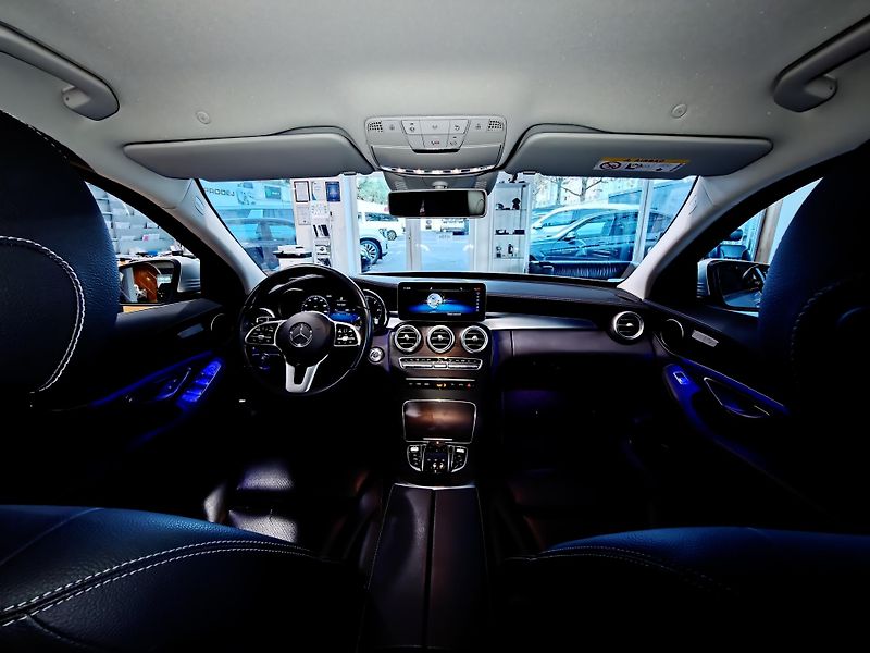 Mercedes-Benz Třídy C 220 d Avantgarde kombi - fotka 21 z 31