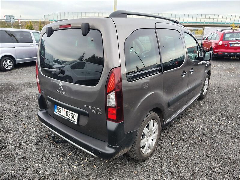 Peugeot Partner 1,2 - fotka 6 z 18