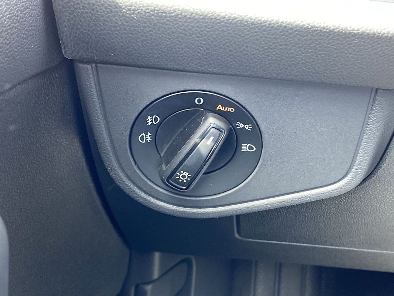 Volkswagen Taigo (2023) 1.5 TSI DSG R-Line - fotka 21 z 35