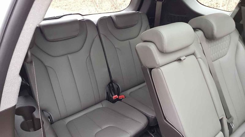 Hyundai Santa Fe vsadilo na nápadný design. Uveze až sedm cestujících.
