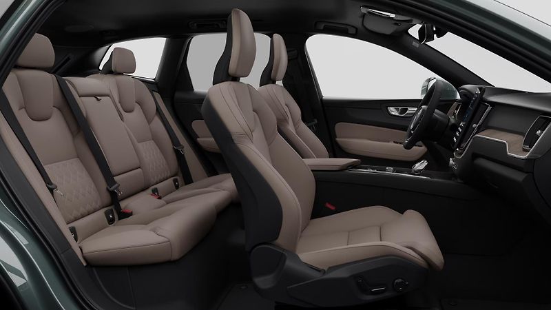 Volvo XC60 (2026) B5 AWD AUT BRIGHT PLUS  - fotka 4 z 11