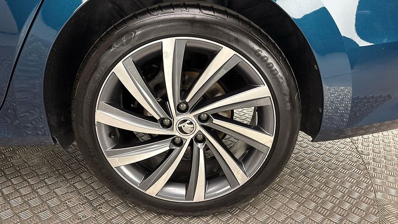 Škoda Octavia 2.0 TDI DSG Style Combi - fotka 19 z 25