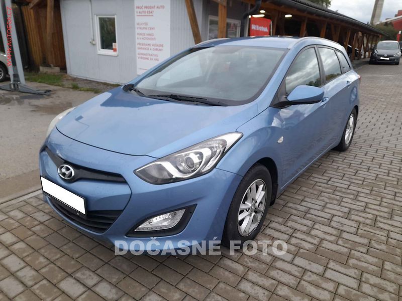 Hyundai i30 (2012) 1.6i, 1.maj,ČR, Trikolor, AC - fotka 1 z 3
