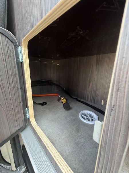 Iveco Daily 3,0 35C21HA8V 16m3 - fotka 26 z 46